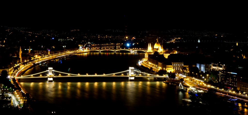 Vista noturna de Budapeste - Roteiro de 3 dias em Budapeste